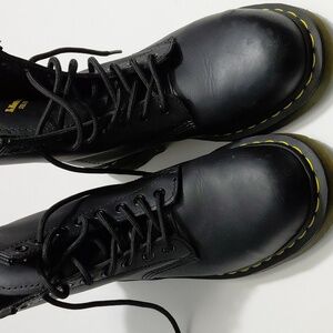 DR. MARTENS Unisex Leather  Black Steel Toe Lace Up  Boot Size Men 7 , Women  8